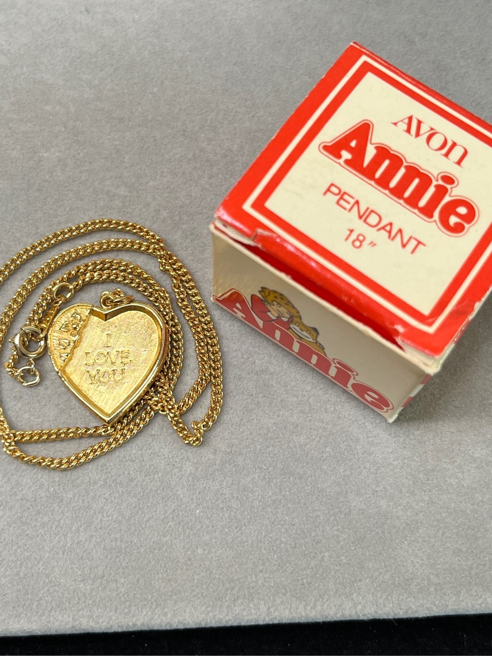 Vintage 1982 Avon Little Orphan Annie Reversible Heart Gold Pendant Necklace 18"